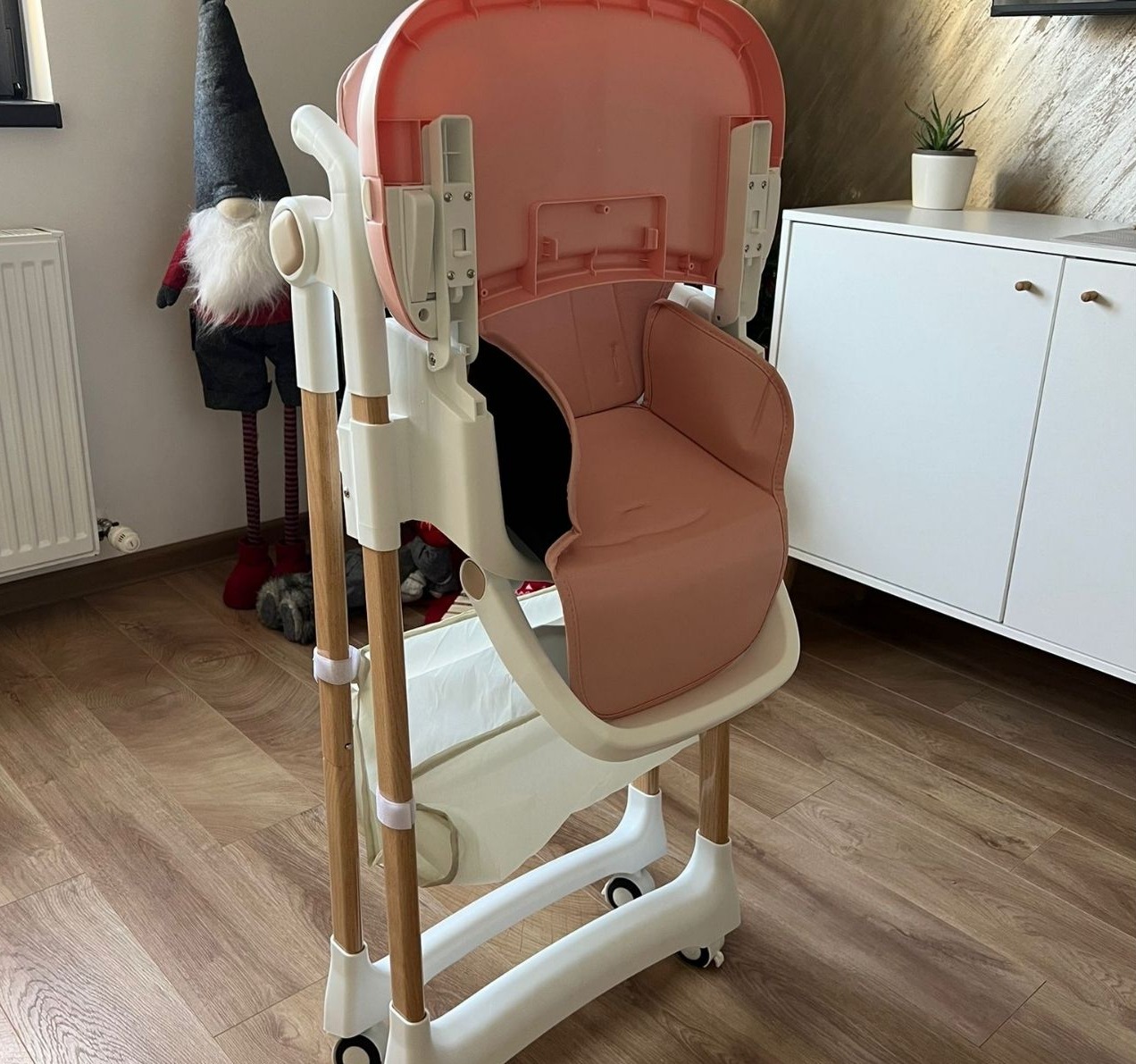 Boo Sena višepoložajna hranillica za bebe Pink sklopljena
