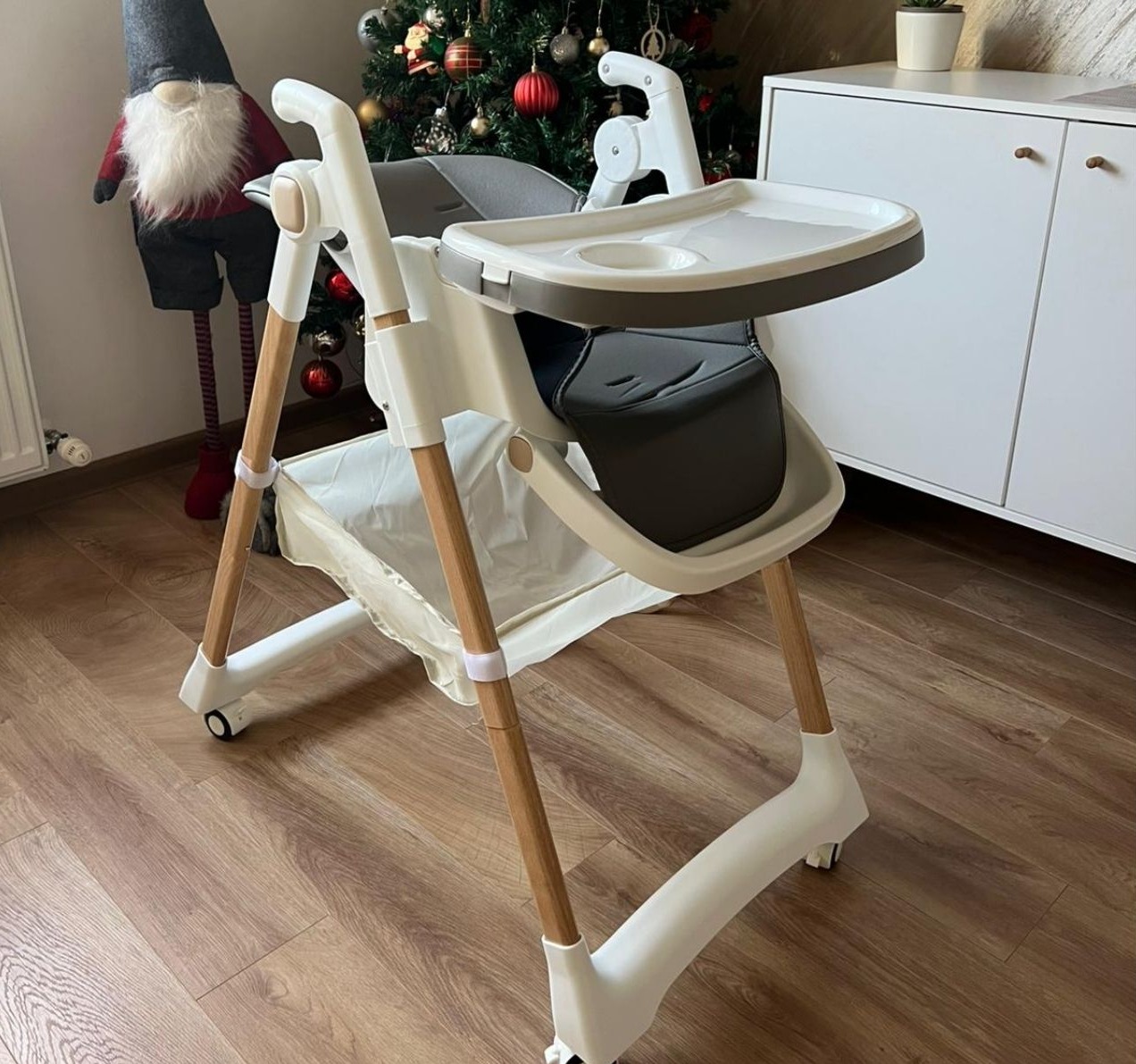 Boo Sena višepoložajna hranillica za bebe Grey-polozaj