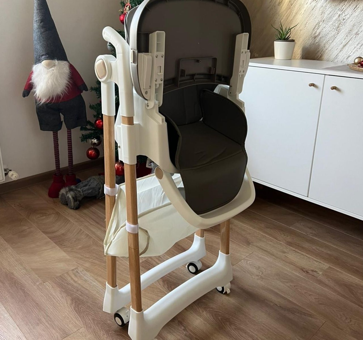 Boo Sena višepoložajna hranillica za bebe Grey sklopljena