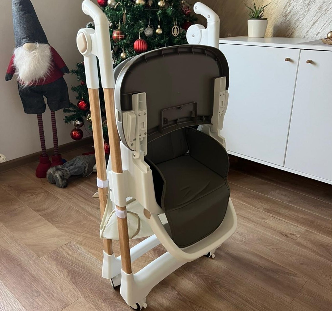 Boo Sena višepoložajna hranillica za bebe Grey