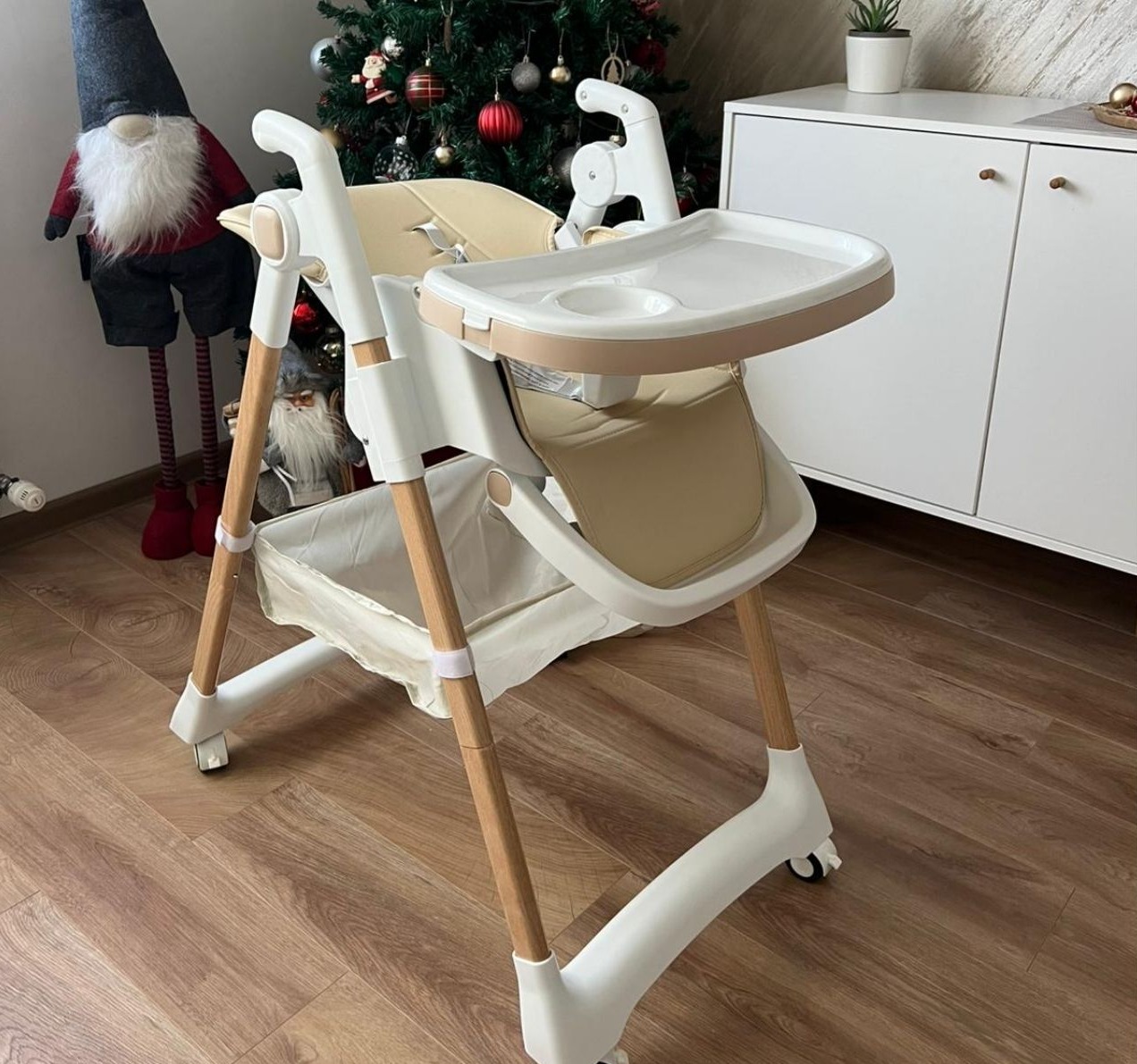 Boo Sena višepoložajna hranillica za bebe Beige polozaj