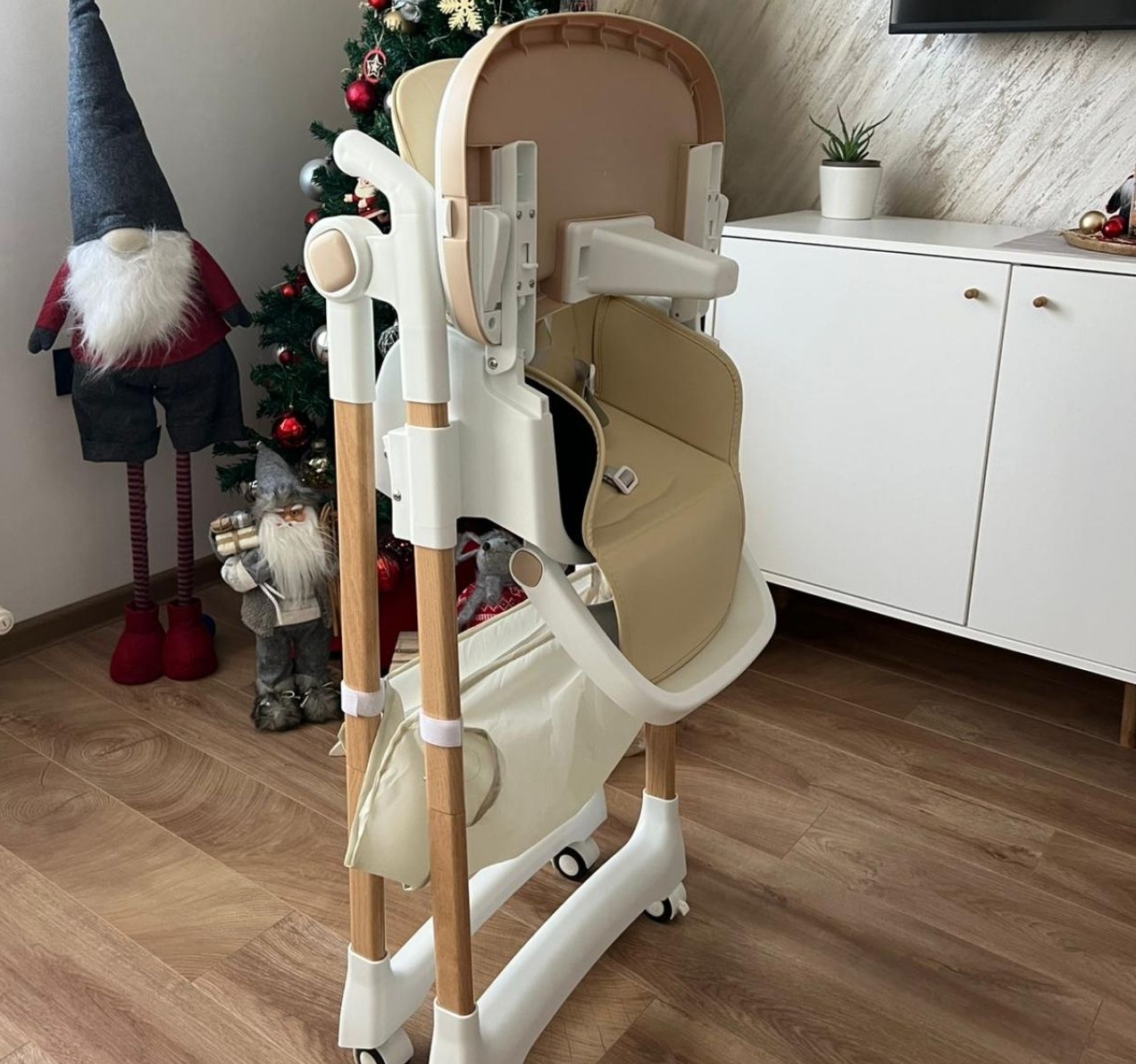 Boo Sena višepoložajna hranillica za bebe Beige sklopljena