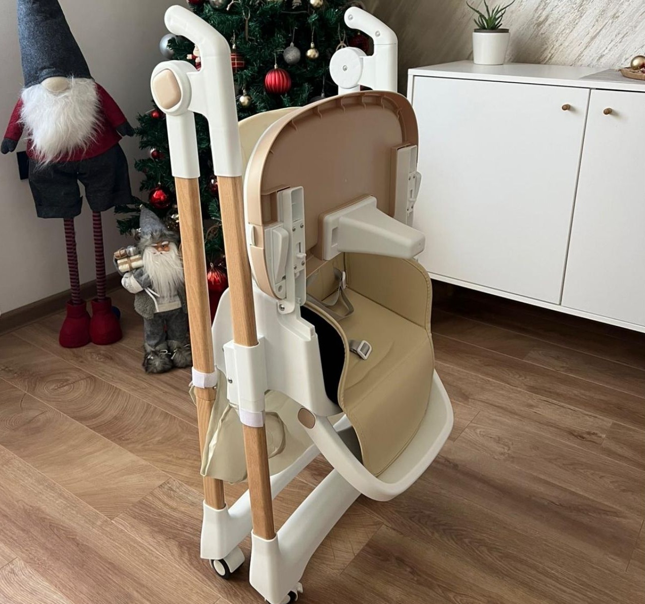 Boo Sena višepoložajna hranillica za bebe Beige