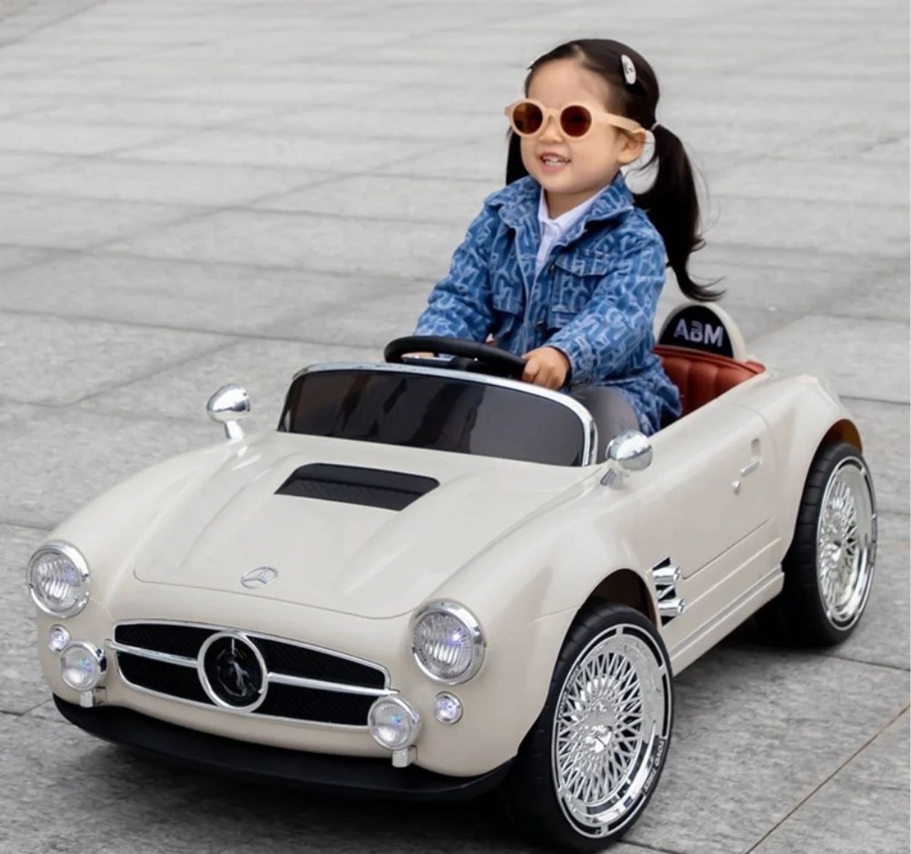 TS Retro M auto na akumulator 12V sa daljinskim upravljačem Beige-Happy kids